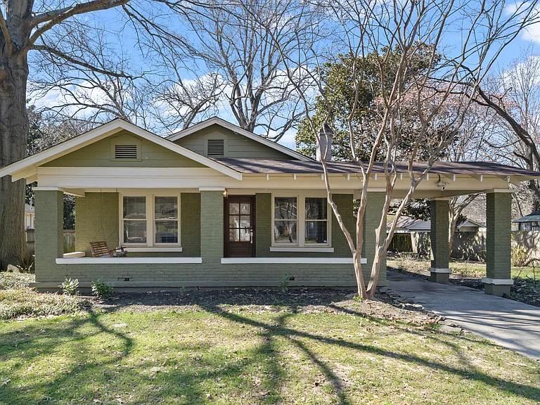 573 Alexander St — Photo 1