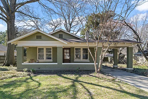 573 Alexander St Photo 1