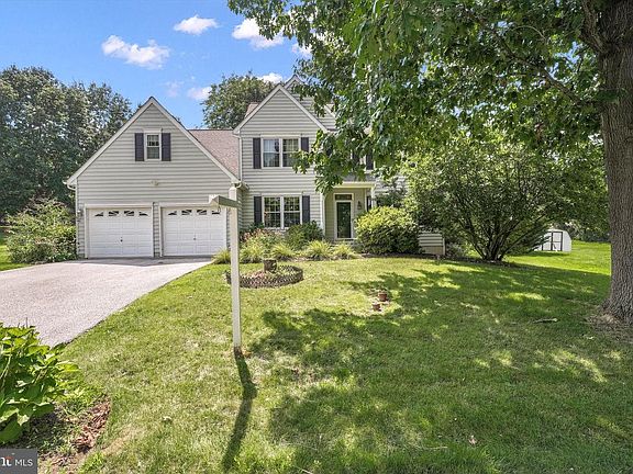 2nd image of 8 Sweet Briar Rd
