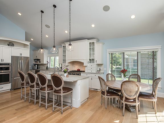 5th image of 13746 S Dublin Dr