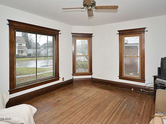5th image of 406 N Kalamazoo St