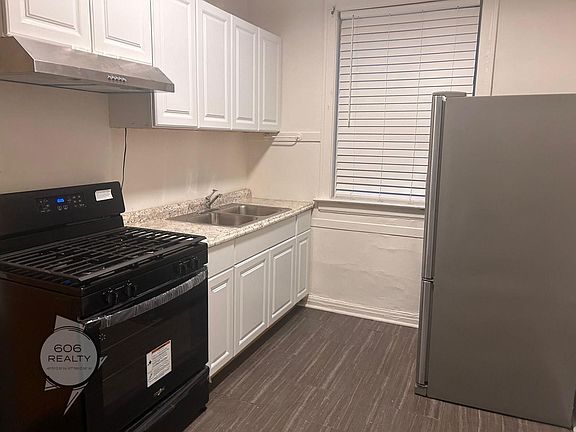 3rd image of 120 S Austin Blvd APT 1