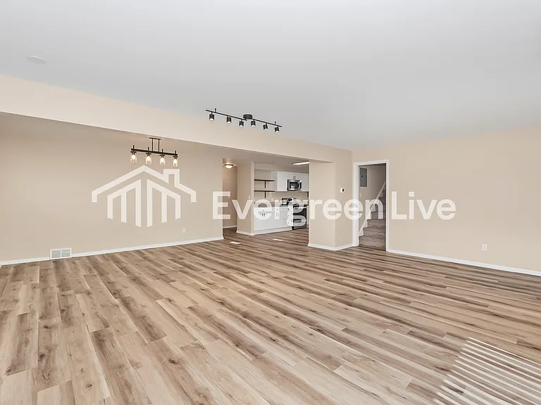 1796 Beaconwood Ave — Photo 3