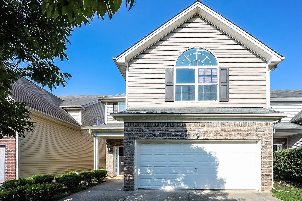 3 bed, 2.5 bath, 2030 sqft, $3,040 — Photo 1