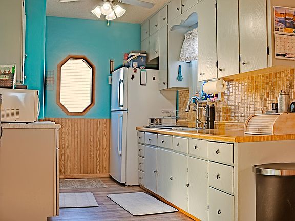 4th image of 309 Center Ave