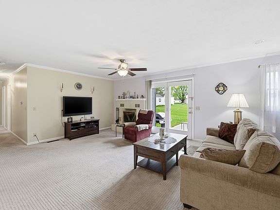 4th image of 2017 Fairway Dr