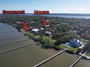 2 Palmetto Dr, Sewalls Pt, FL 34996