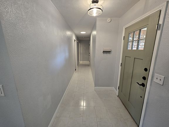 4th image of 949 Crestwood Cir