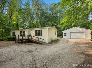 22484 W Howard City Edmore Rd, Howard City, MI 49329