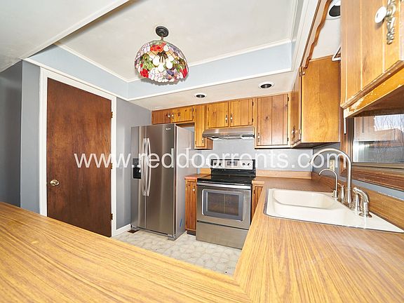 5th image of 1702 Sycamore Dr