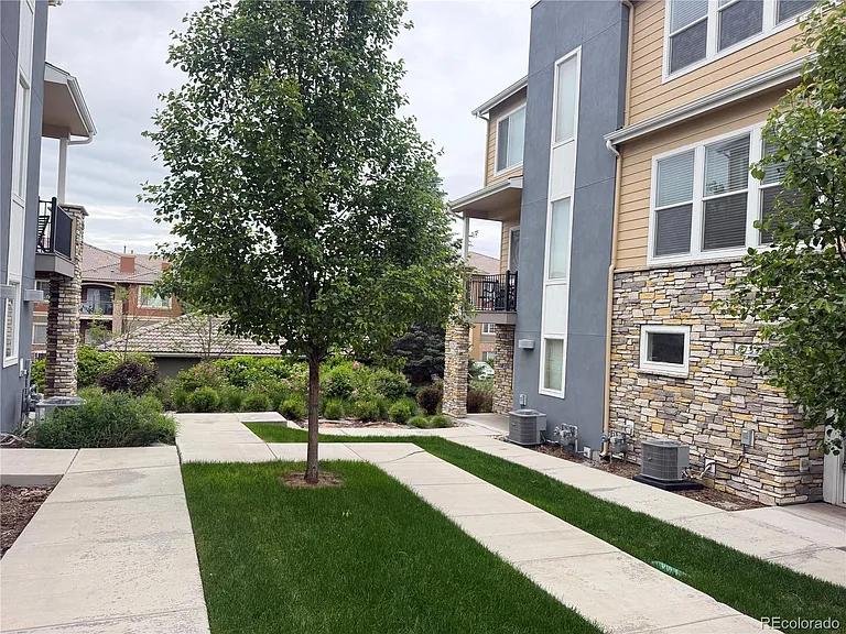 6753 S Tempe Ct — Photo 16