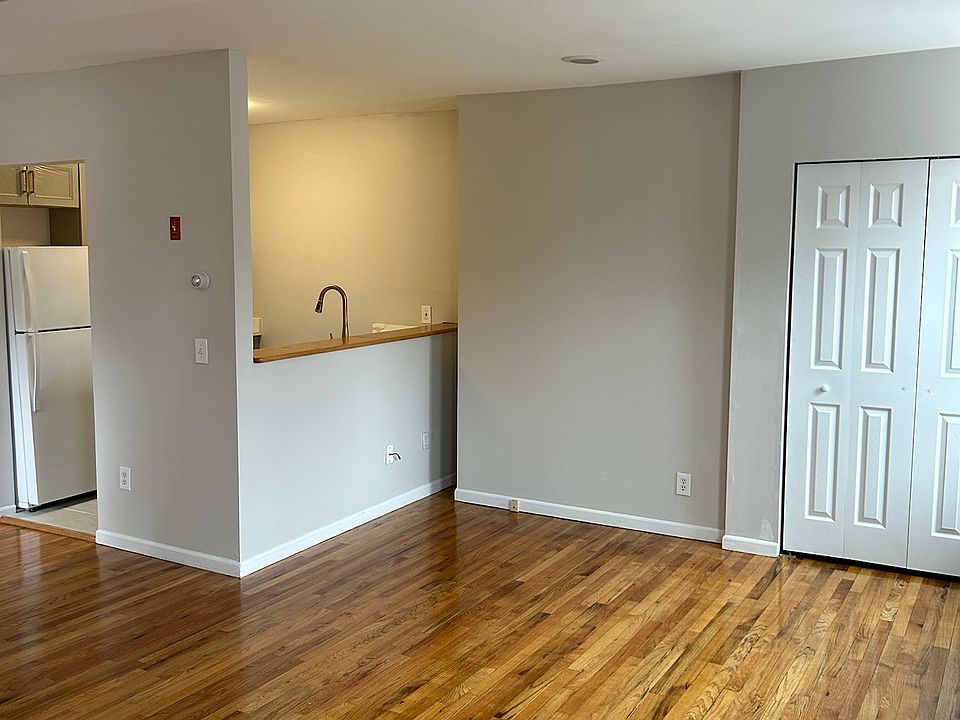 1st image of 28 S Perry St