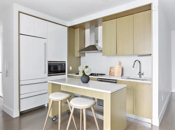 388 Bridge Street image 3 of 10