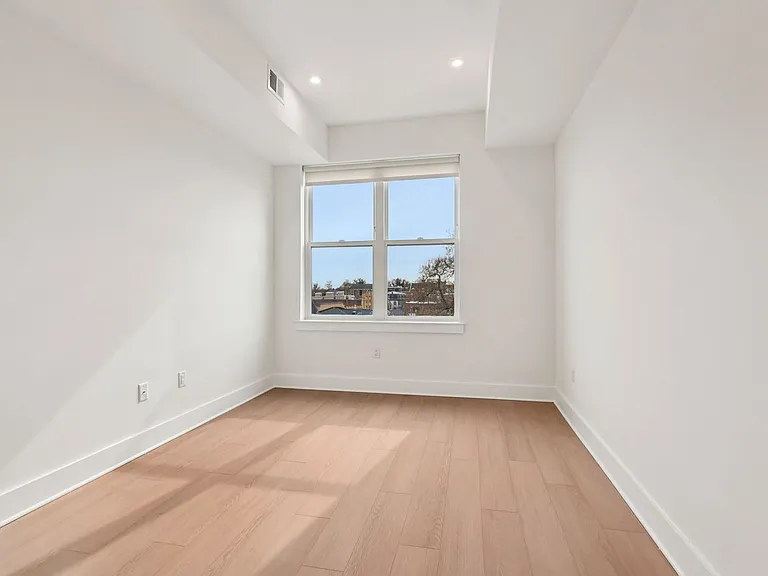 20 West — Photo 177
