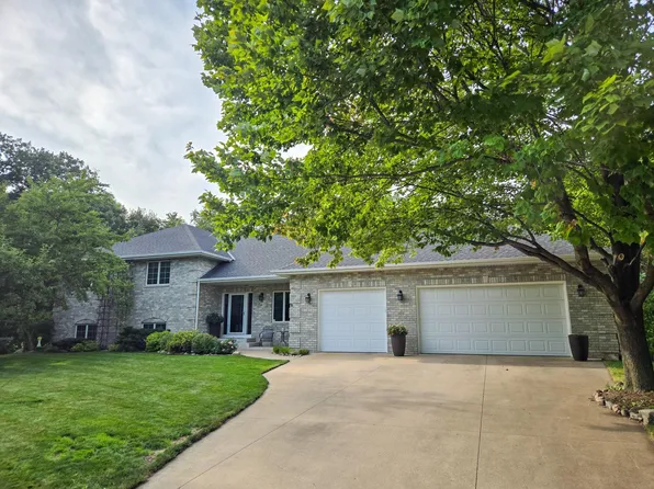 2580 Brinkhaus St, Chaska, MN 55318