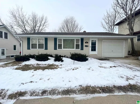 706 Main St, Alta, IA 51002