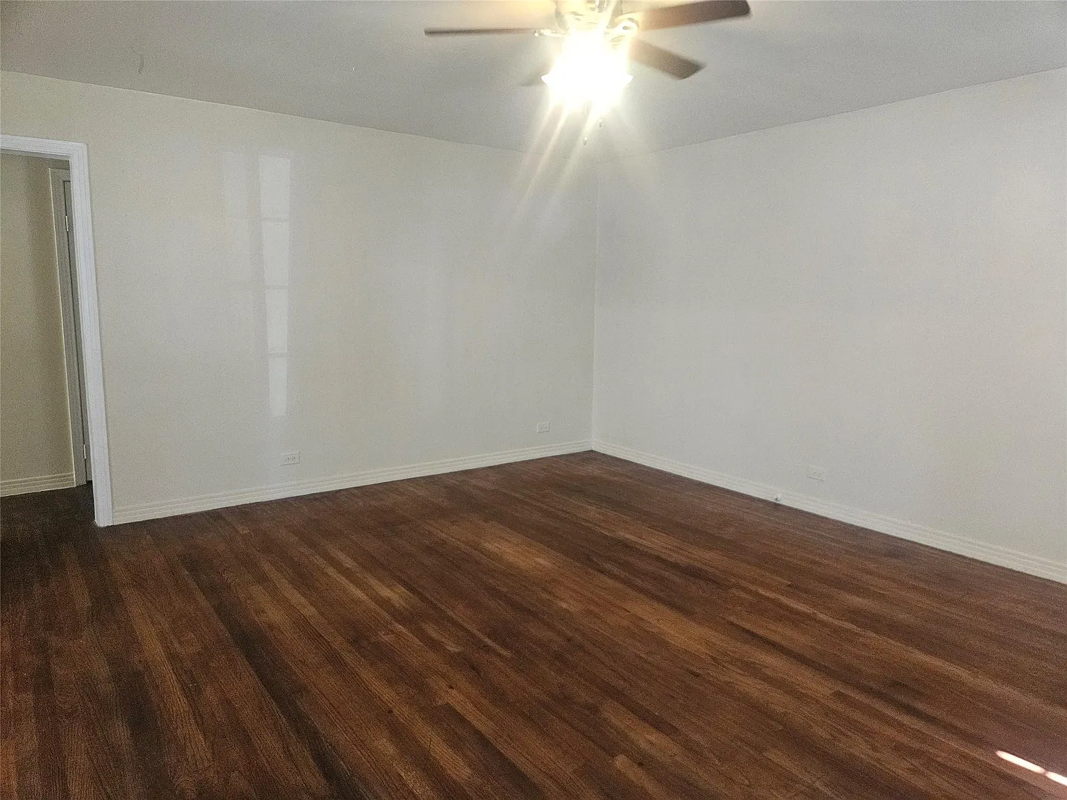 3 bed, 2.0 bath, 1808 sqft, $1,995 — Photo 3