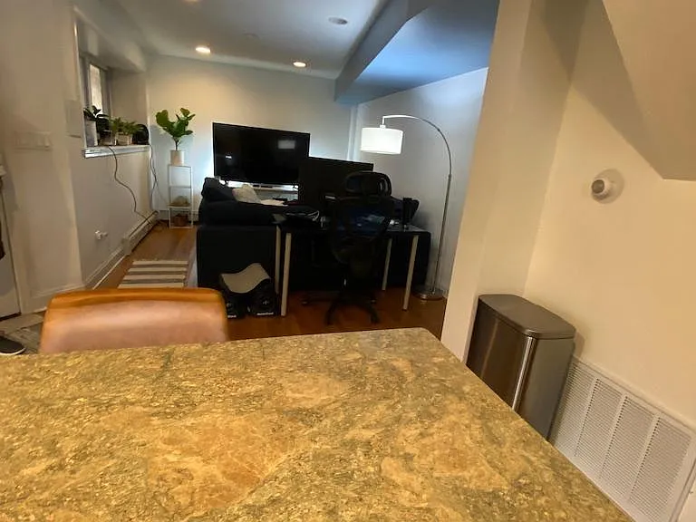 634 W Barry Ave #GDN — Photo 16