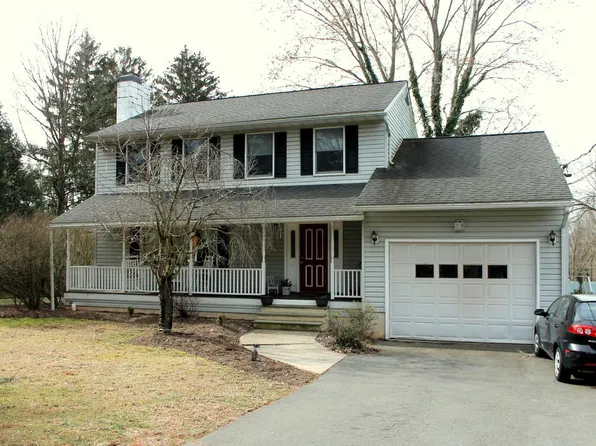 8 Highacres Ave, Ewing, NJ 08628