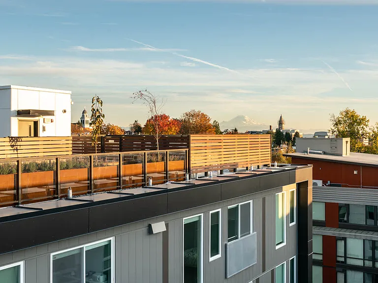 Rooftop Deck with Panoramic Views of Downtown