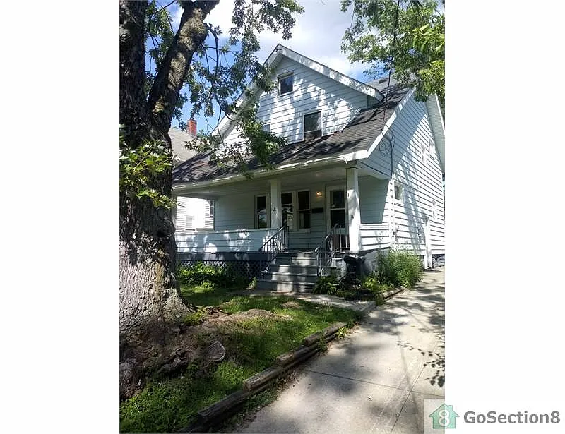 323 Homewood Ave SE photo 1