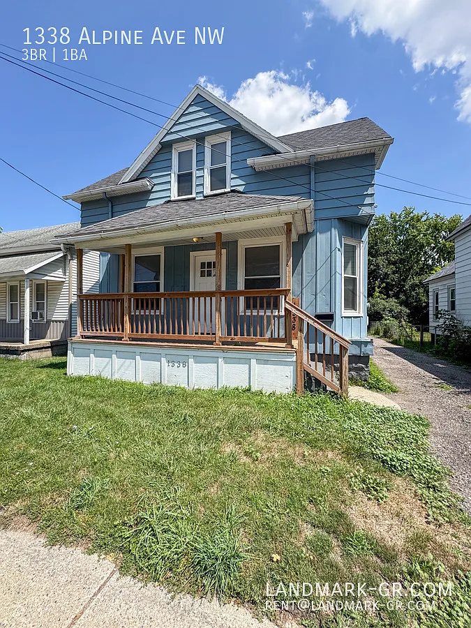 Upgraded 3 Bed / 1 Bath Single Family Home — Photo 1