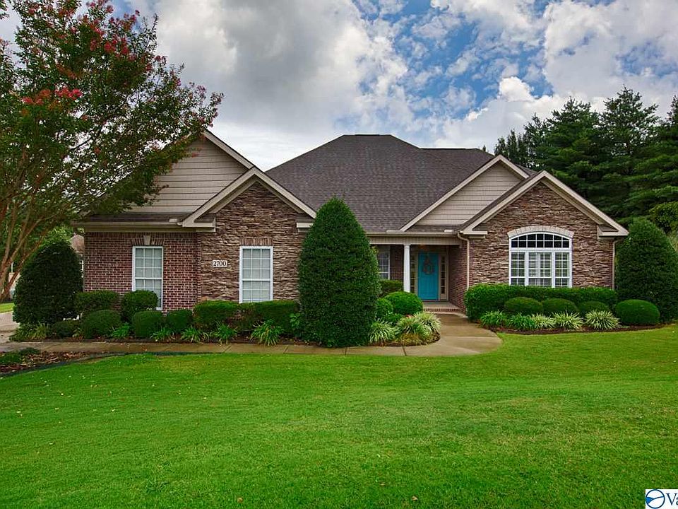 2nd image of 2700 Persimmon Pl SE