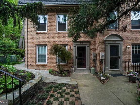 3rd image of 2310 Sanford St