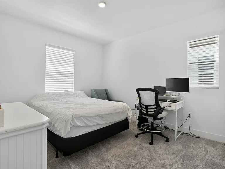 486 N Cloverdale Pl — Photo 9