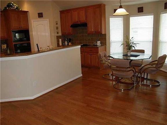 3rd image of 141 Abbey Dr