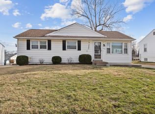 10224 Dandridge Dr, Saint Louis, MO 63123