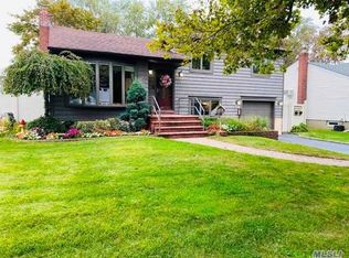 117 Jefferson Rd, Farmingdale, NY 11735