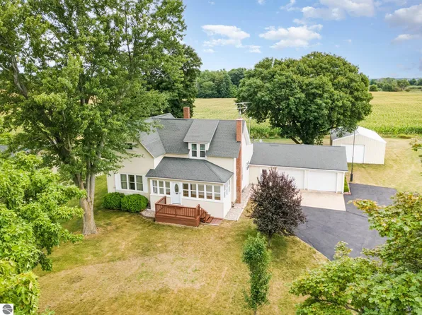 39 S Winn Rd, Mount Pleasant, MI 48858