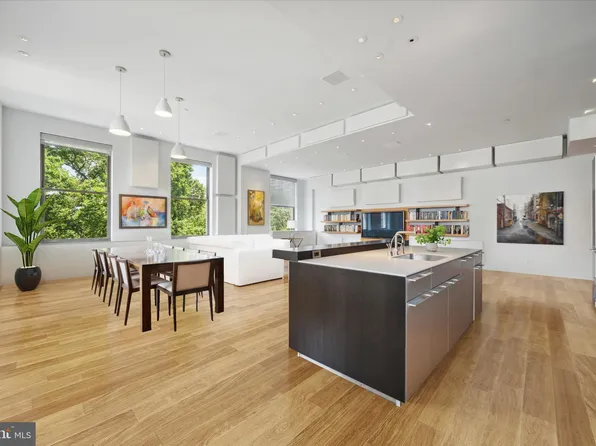 210 W Washington Sq APT 4NE, Philadelphia, PA 19106