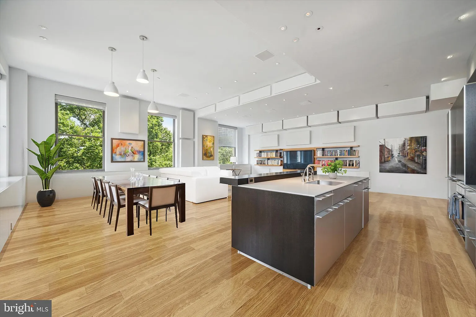 210 W Washington Sq APT 4NE photo 1