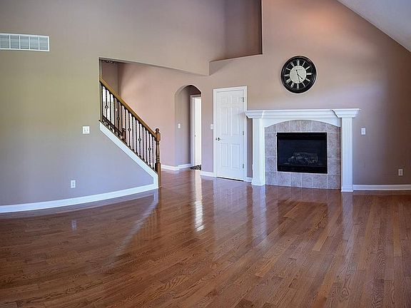 5th image of 747 Willow Pointe South Dr