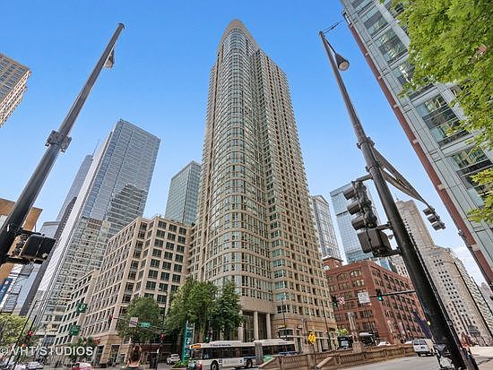 1st image of 345 N Lasalle St #402