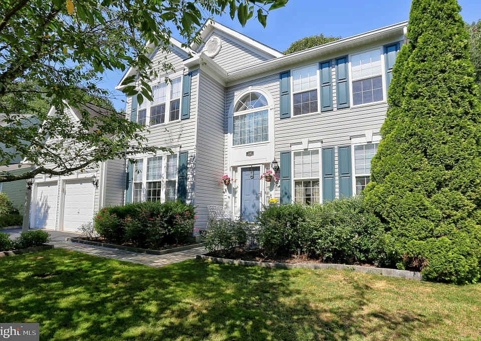 1st image of 100 Earliana Ct
