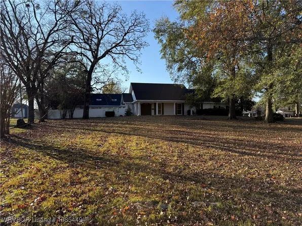 830 E Chickasaw Pl, Sallisaw, OK 74955