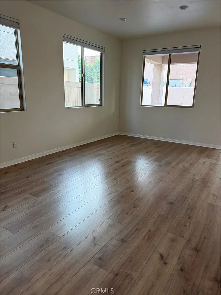 3 bed, 2.5 bath, 1820 sqft, $3,350 — Photo 3