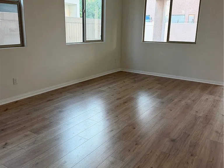 1446 E Laurelwood Dr — Photo 3
