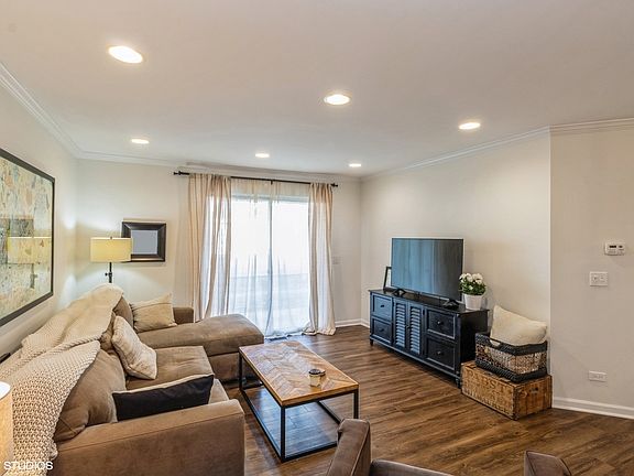 4th image of 214 W Jennifer Ln Unit 1
