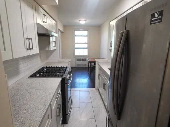 152-72 Melbourne Avenue image 3 of 9