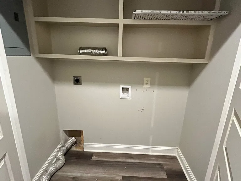 Laundry 
Closet
