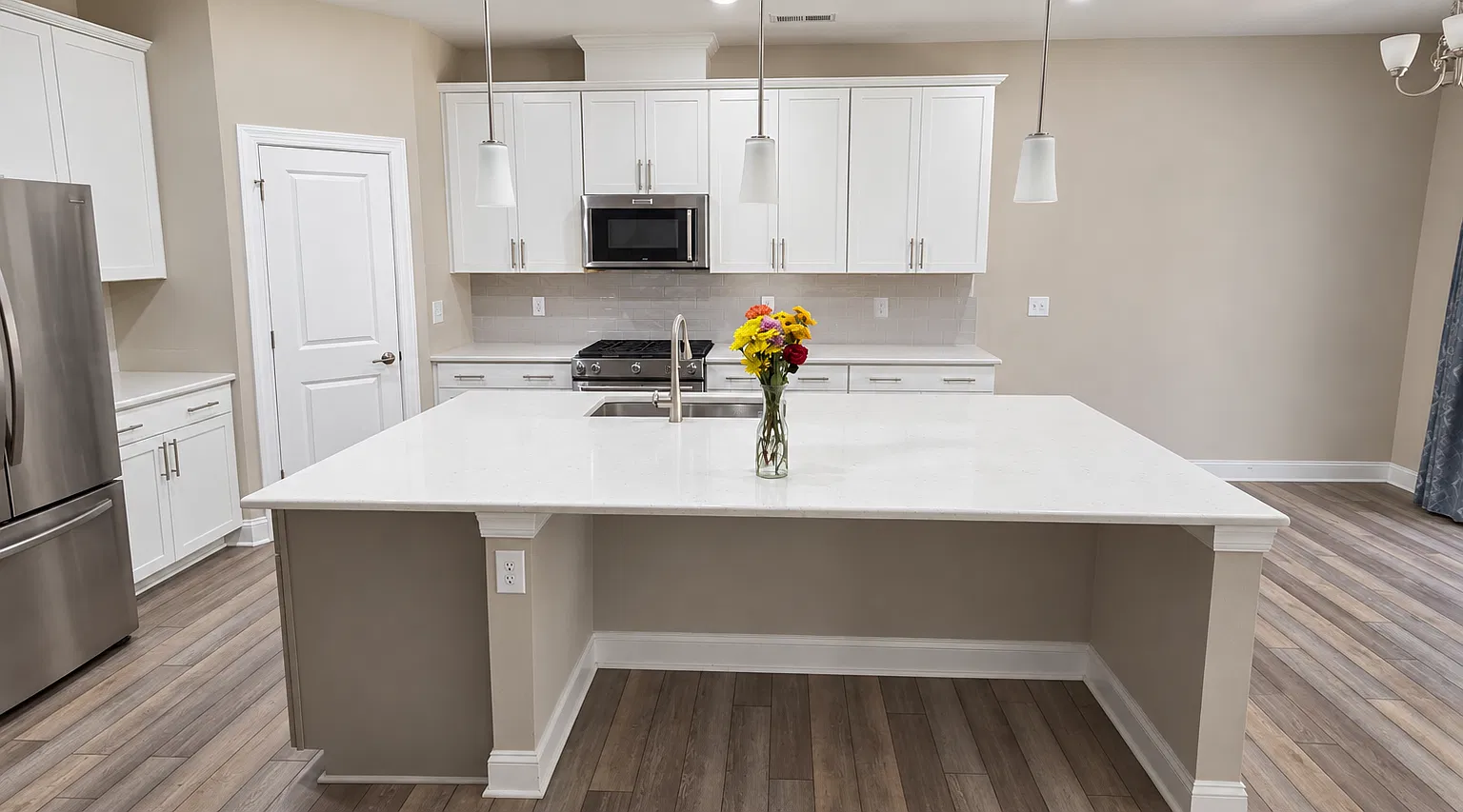 Beautiful 3-Bedroom 3.5 Bathroom Townhome for Rent in the Heart of Cary — Photo 3