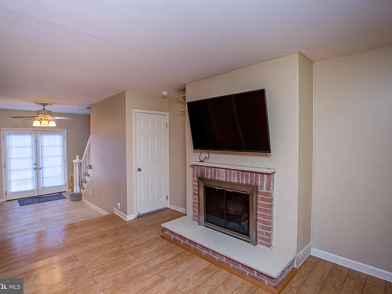 1529 Margaret Ct — Photo 15