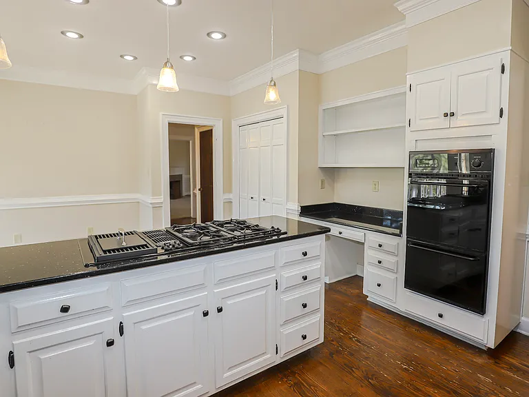 809 Houndslake Dr — Photo 21