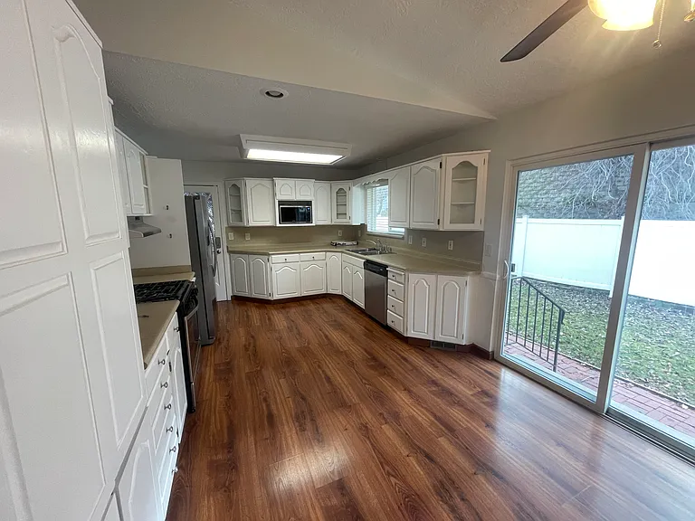 1442 E Sandy Hills Dr — Photo 7