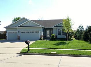 4030 152nd St, Urbandale, IA 50323