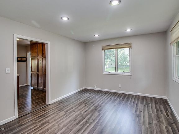 3rd image of 129 Lacey Ave